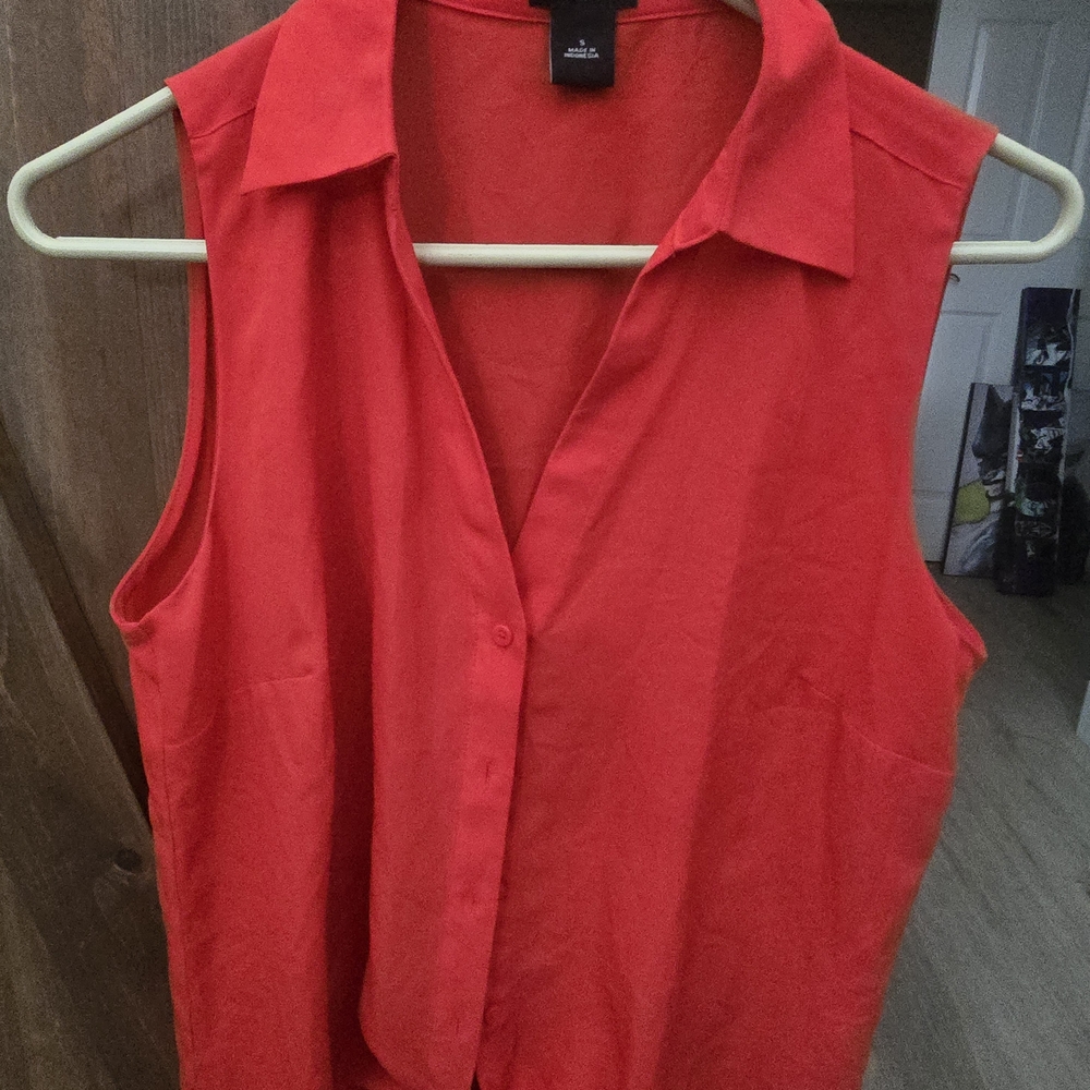 Ann Taylor Sleeveless Button-Front Blouse in Bright Red